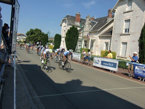 Lire la suite à propos de l’article COURSES DE CHAUNAY : JEAN MICHEL RICHEFORT (EC VÉLIZY 78) REMPORTE LE BOUQUET CHEZ LES D3/D4 !