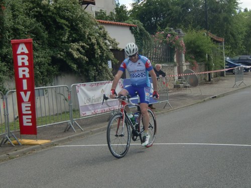 You are currently viewing JEAN CHRISTOPHE GAMAURY (CA CIVRAY) ET PASCAL PERROCHEAU (ANGOULEME VC), VAINQUEURS DES COURSES VELO-LOISIRS D’ALLOUE